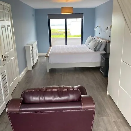 Cosy Family Near Atlantic Views