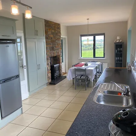 بيت للعطل Cosy Family Near Atlantic Views اهينتش